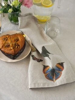 Oldenhof Flying Butterflies Servet 45 X 45 Cm Linnen 6 Stuks -Woonkeuken Winkel linoroom napkins butterflies vertical lr 3