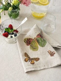 Oldenhof Flying Butterflies Servet 45 X 45 Cm Linnen 6 Stuks -Woonkeuken Winkel linoroom napkins butterflies vertical lr 5